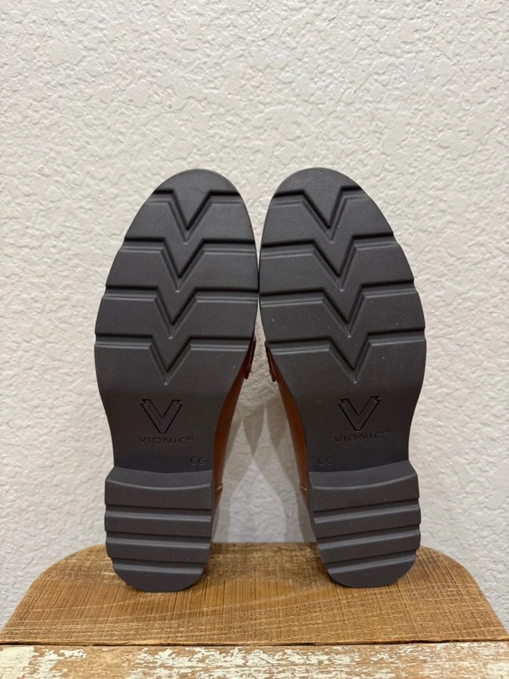 Vionic Cleo Tan Leathers Loafers Size 8.5 NEW - Picture 7 of 8